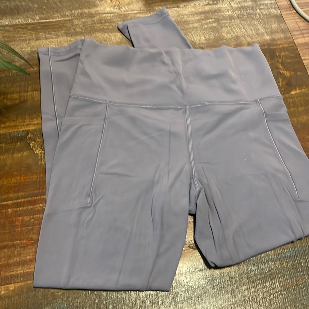 Athleta salutation stash pocket 7/8 tight size small